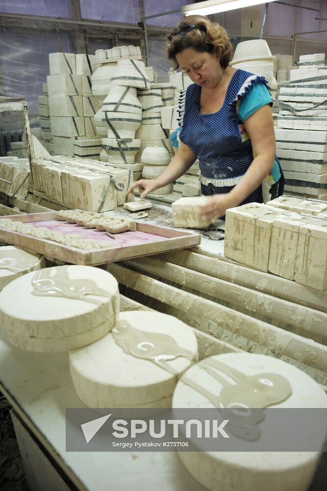 Ceramics production at Gzhel factory