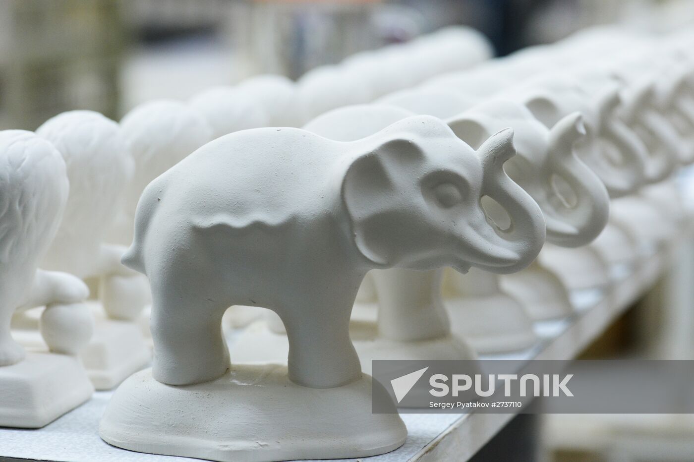 Ceramics production at Gzhel factory
