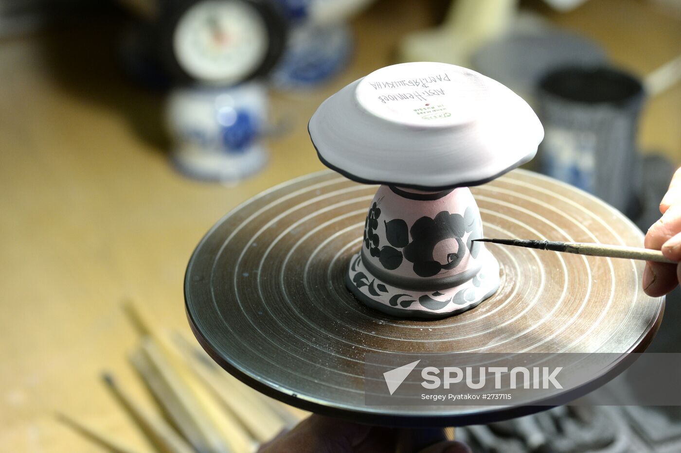 Ceramics production at Gzhel factory