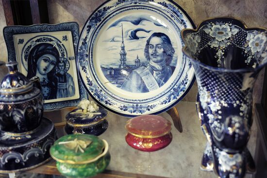 Ceramics production at Gzhel factory