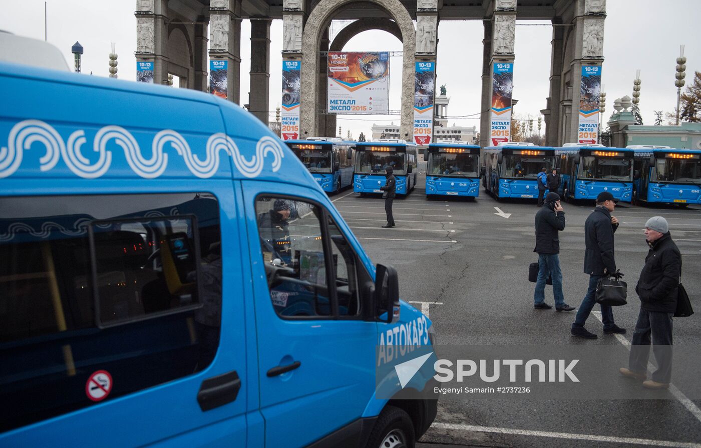 Moscow Mayor examines new Mosgortrans buses