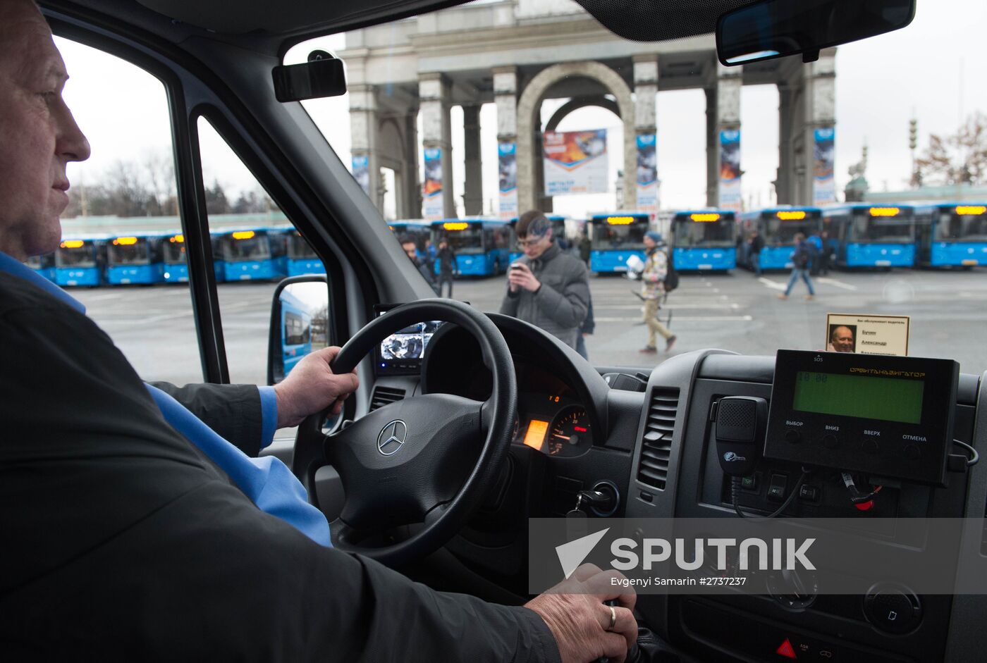 Moscow Mayor examines new Mosgortrans buses
