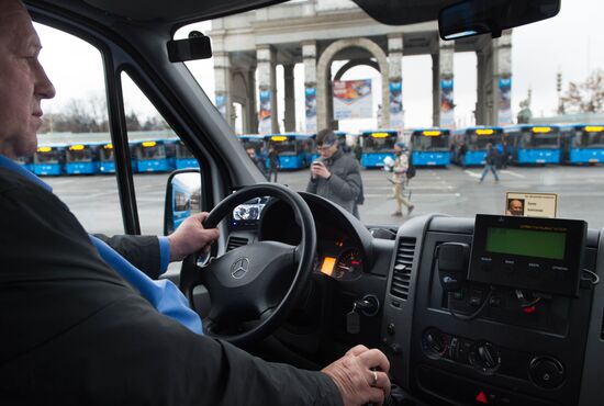 Moscow Mayor examines new Mosgortrans buses