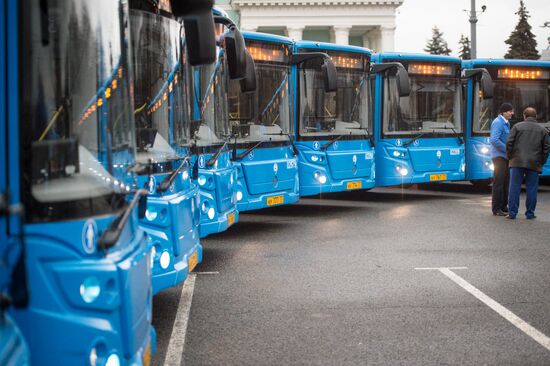 Moscow Mayor inspects new Mosgortrans buses