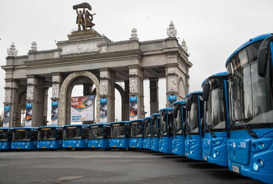 Moscow Mayor inspects new Mosgortrans buses