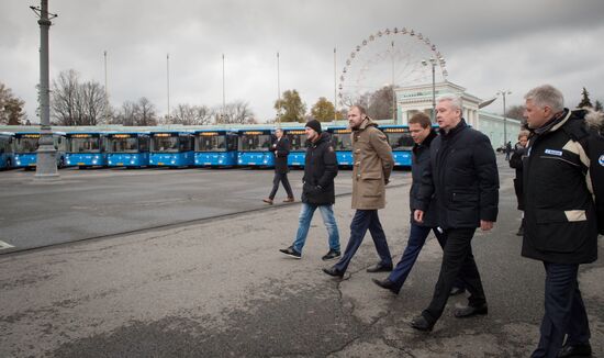 Moscow Mayor inspects new Mosgortrans buses