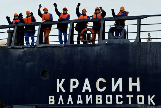 Krasin icebreaker arrives in Vladivostok port