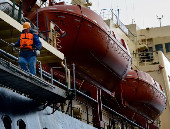 Krasin icebreaker arrives in Vladivostok port