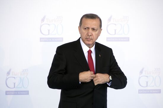 Vladimir Putin takes part in G20 summit in Turkey