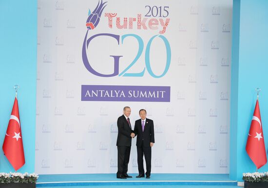 Vladimir Putin takes part in G20 summit in Turkey