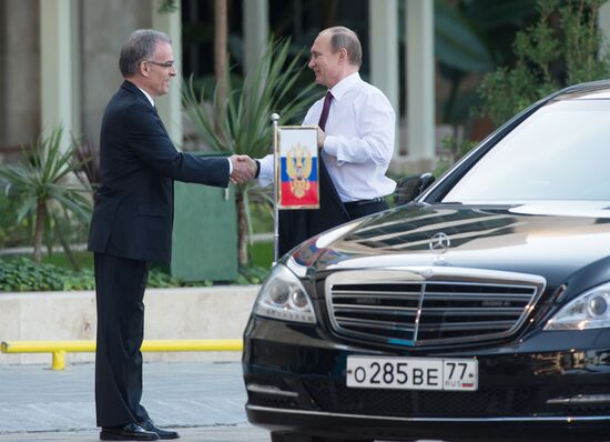 Vladimir Putin takes part in G20 summit in Turkey