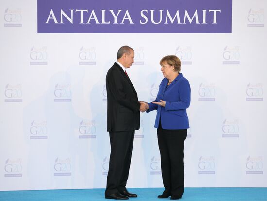 Vladimir Putin takes part in G20 summit in Turkey