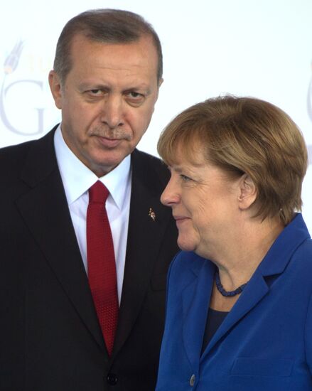 Vladimir Putin takes part in G20 summit in Turkey