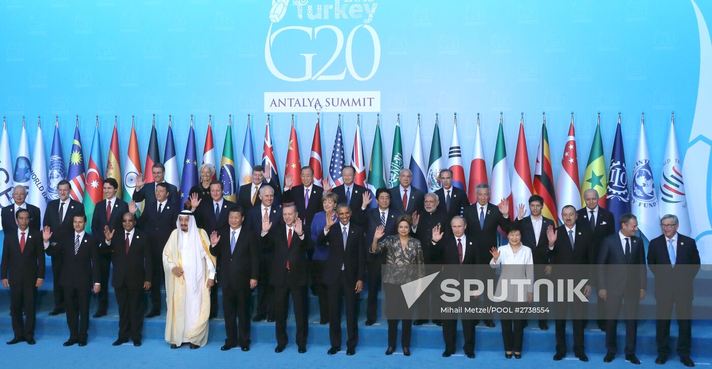 Vladimir Putin takes part in G20 summit in Turkey