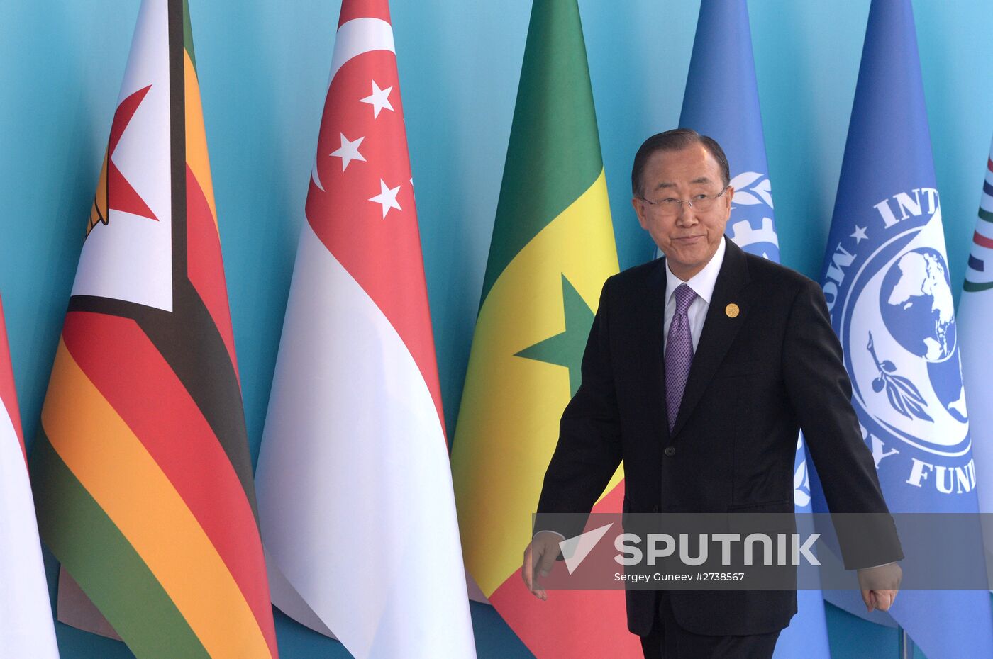 Vladimir Putin takes part in G20 summit in Turkey