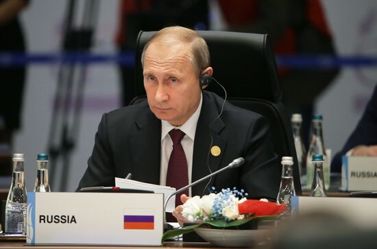 Vladimir Putin takes part in G20 summit in Turkey