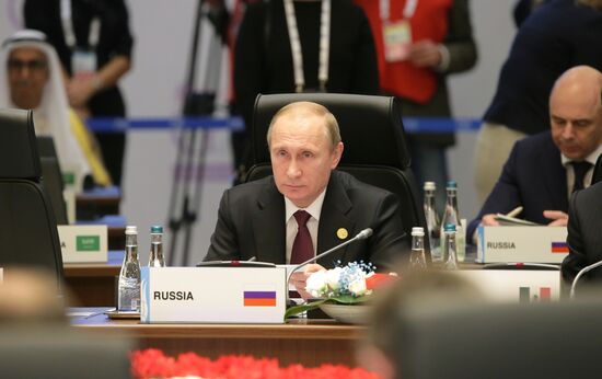 Vladimir Putin takes part in G20 summit in Turkey