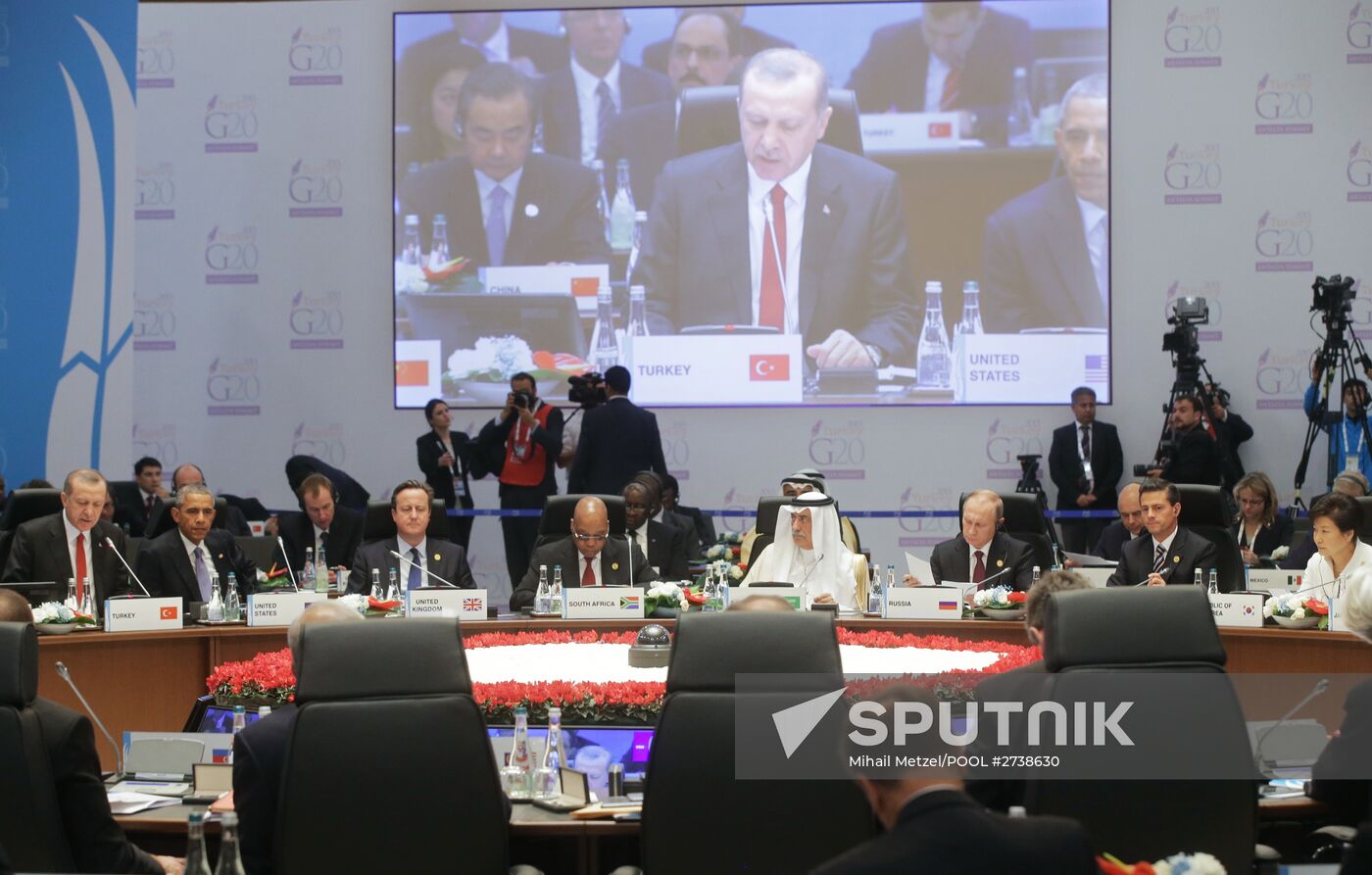 Vladimir Putin takes part in G20 summit in Turkey
