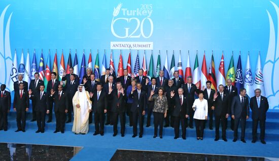 Vladimir Putin takes part in G20 summit in Turkey