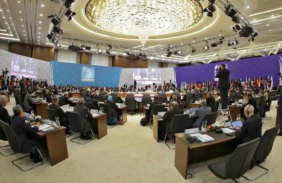 Vladimir Putin takes part in G20 summit in Turkey