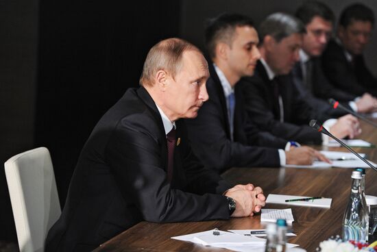 Vladimir Putin takes part in G20 summit in Turkey