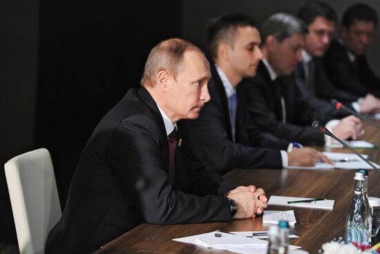 Vladimir Putin takes part in G20 summit in Turkey