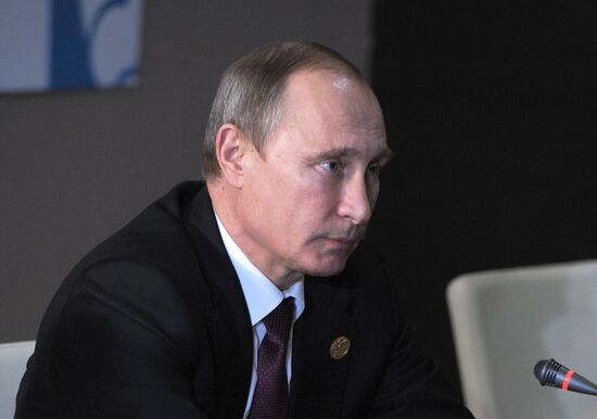 Vladimir Putin takes part in G20 summit in Turkey