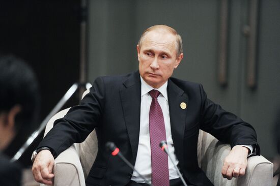 Vladimir Putin takes part in G20 summit in Turkey