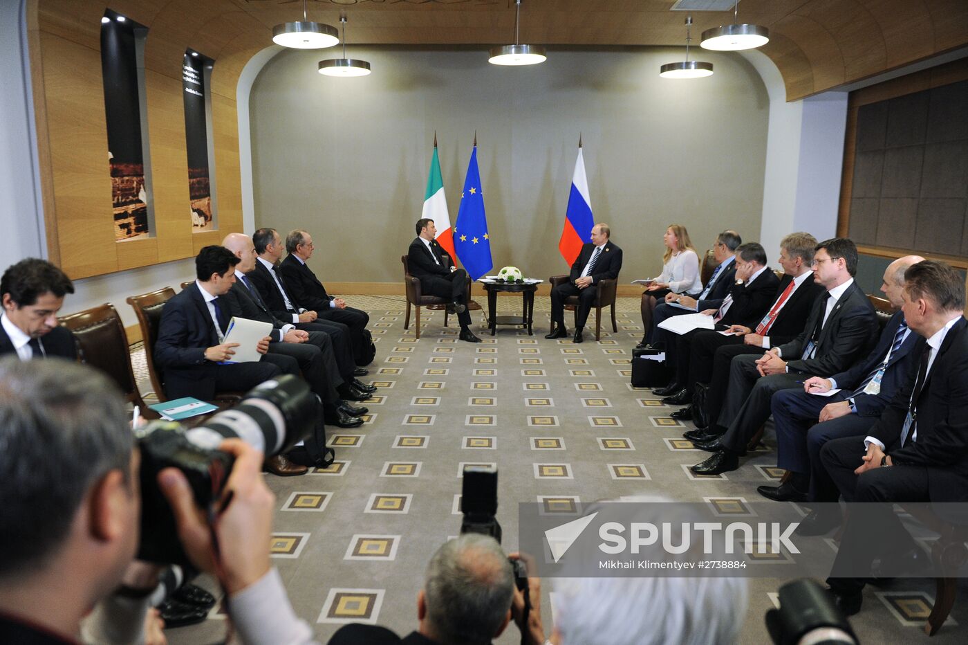 Russian President Vladimir Putin meets with Italian Prime Minister Matteo Renzi