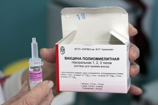 Children vaccinated in Donetsk against polio