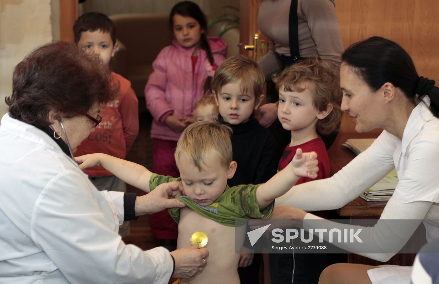 Children vaccinated in Donetsk against polio