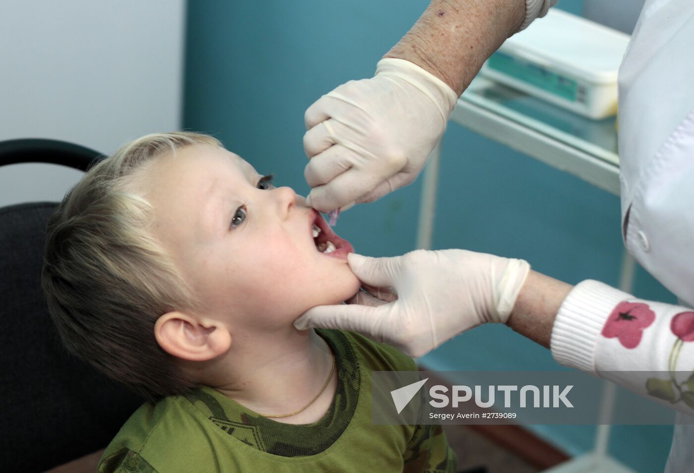 Children vaccinated in Donetsk against polio