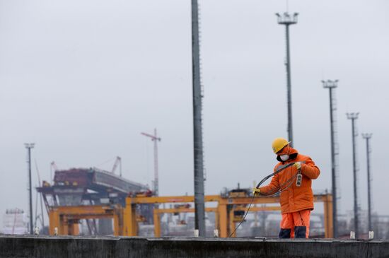 Building double-deck bridge across Sea Canal in St.Petersburg