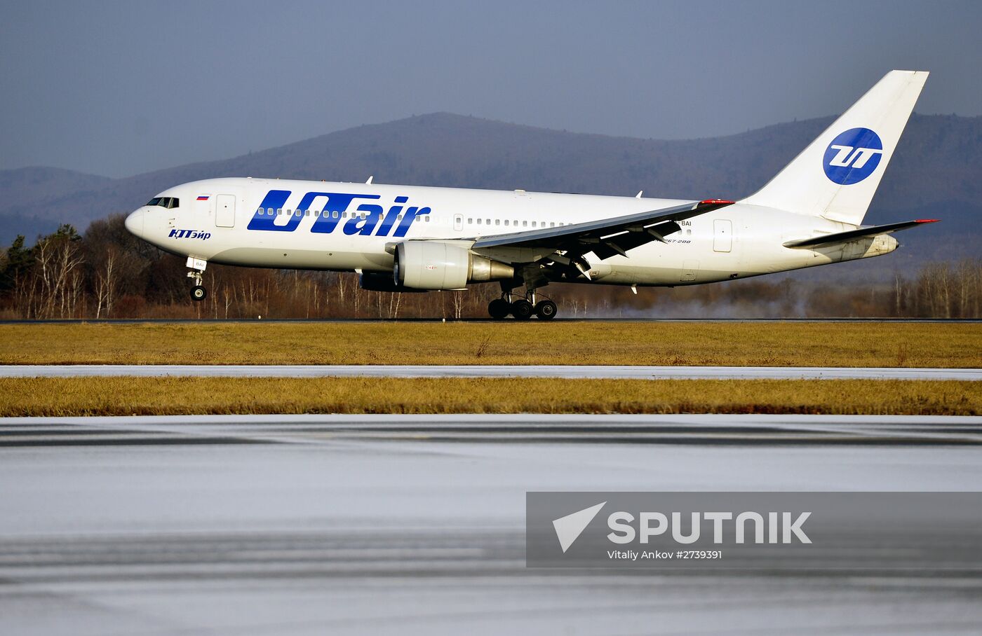 UTair airline's first flight on the Vladivostok-Moscow route