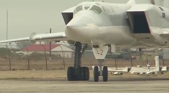 Russian long range air force launches massive airstrikes on IS infrastructure in Syria