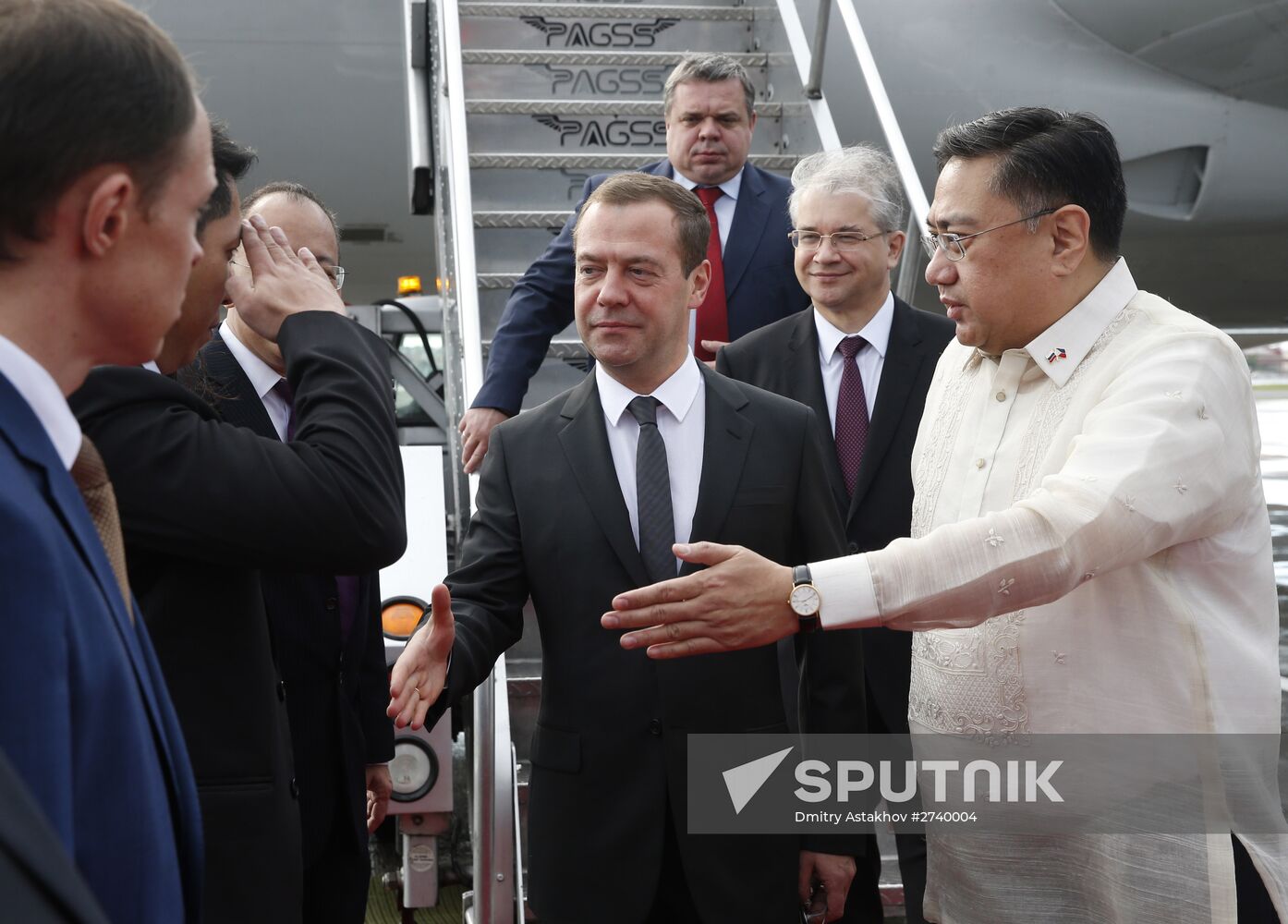 Prime Minister Dmitry Medvedev arrives in Manila for APEC Leaders' Week