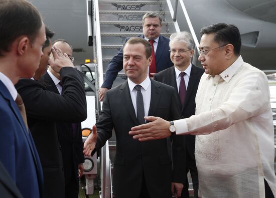 Prime Minister Dmitry Medvedev arrives in Manila for APEC Leaders' Week