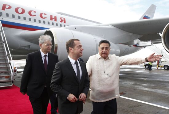 Prime Minister Dmitry Medvedev arrives in Manila for APEC Leaders' Week