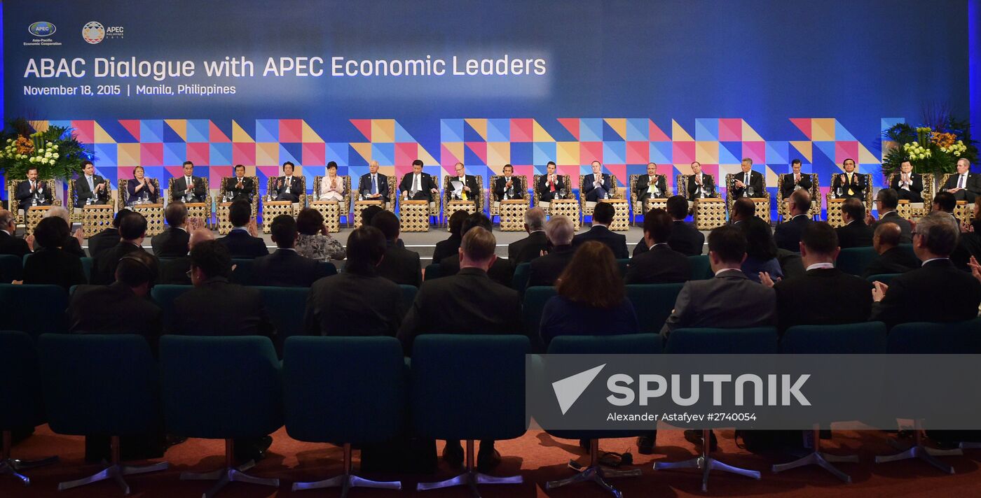 Prime Minister Dmitry Medvedev arrives in Manila for APEC Leaders' Week