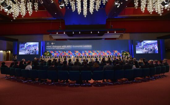 Prime Minister Dmitry Medvedev arrives in Manila for APEC Leaders' Week