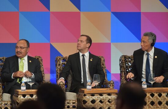 Prime Minister Dmitry Medvedev arrives in Manila for APEC Leaders' Week