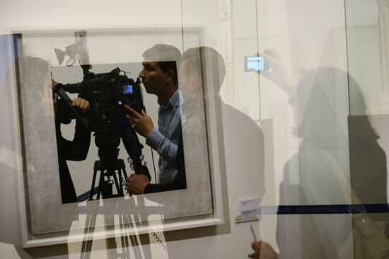 Researchers find color image hidden beneath Malevich's "Black Square"