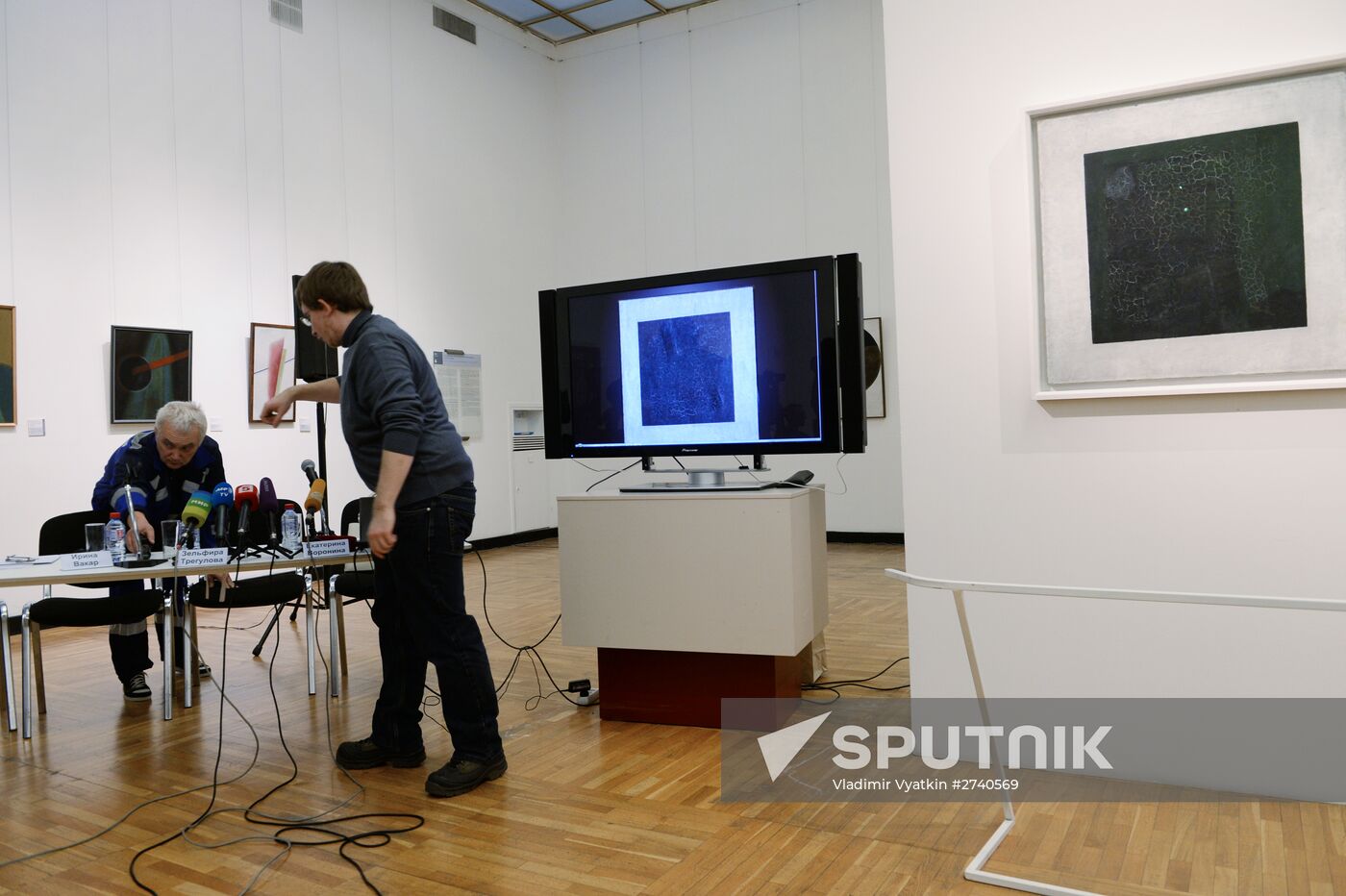Researchers find color image hidden beneath Malevich's "Black Square"