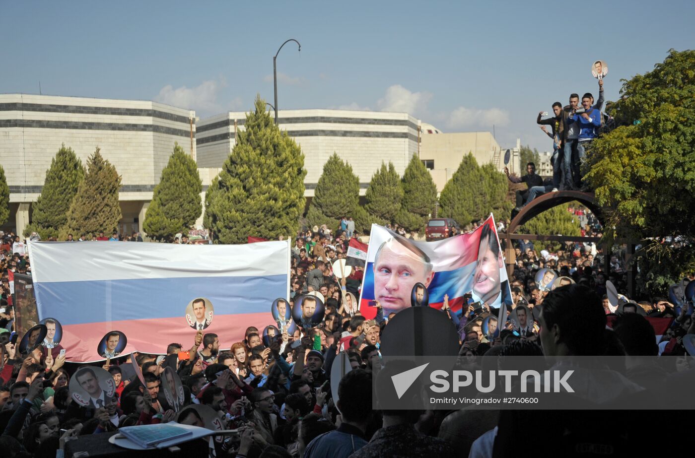 Al-Baath University students hold rally in support of Russia's military operation in Syria