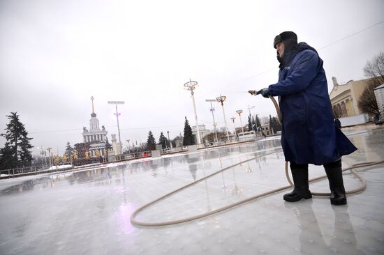 Skating rink to open at VNDKh