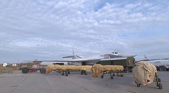 Cruise missiles hit ISIS targets in Syria