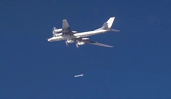 Russian Air Force's long-range aircraft hit ISIS targets in Syria