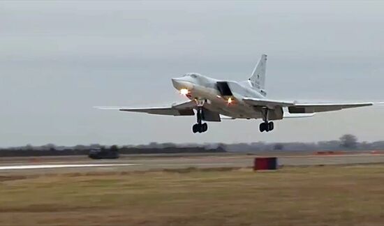 Russian Air Force's long-range aircraft hit ISIS targets in Syria