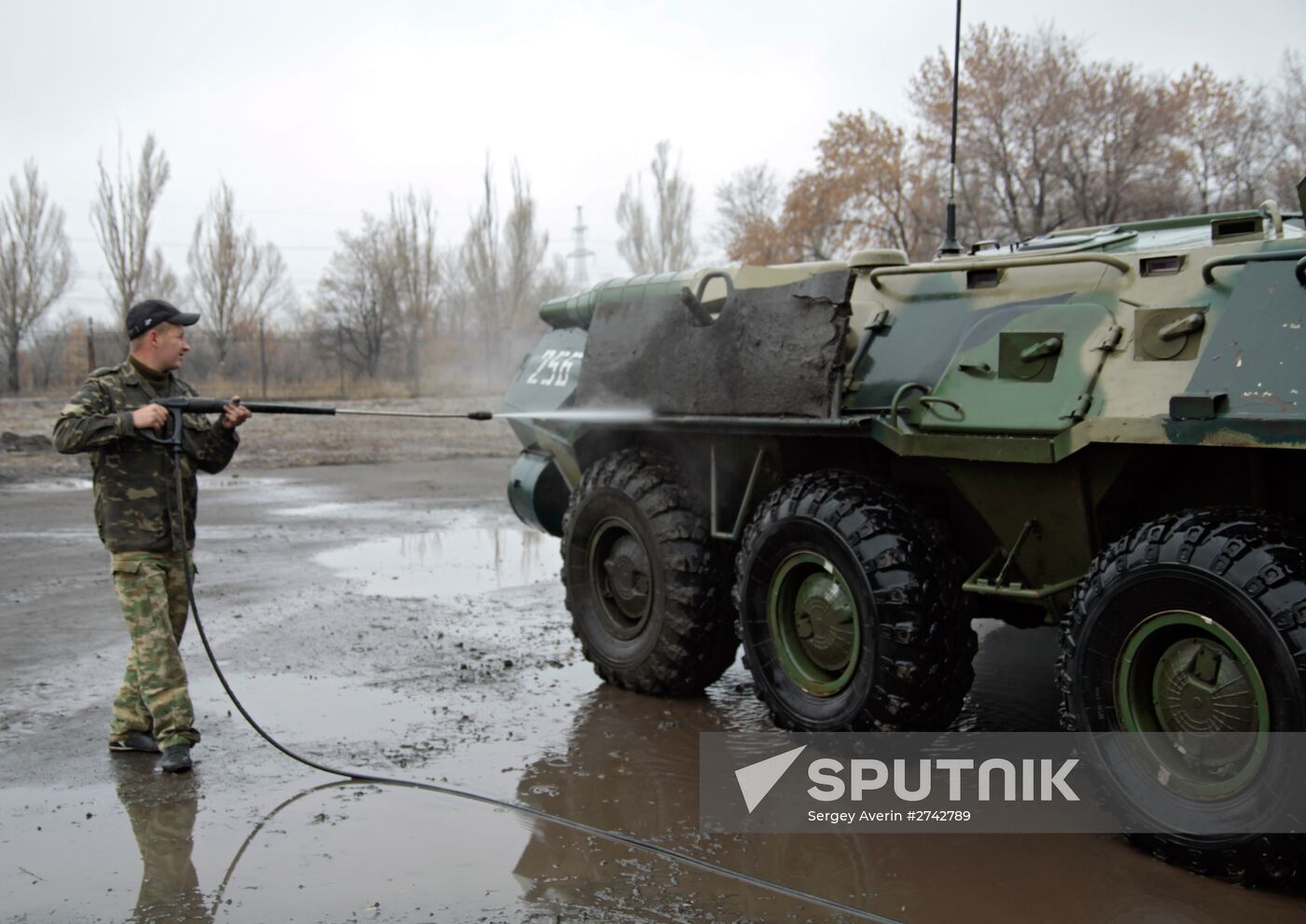 Repairs at military base in Donetsk