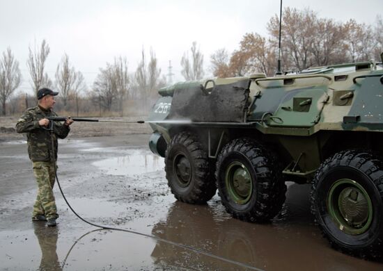 Repairs at military base in Donetsk